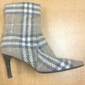 authentic Burberry ankle boots size 8 (38)